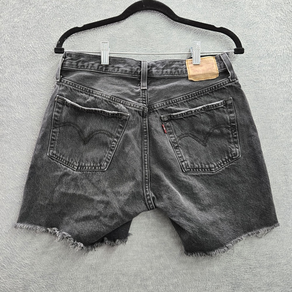 Levi's 501 Women Shorts W30 Black Denim Original Fit‎ Straight Leg Distressed - Picture 11 of 11